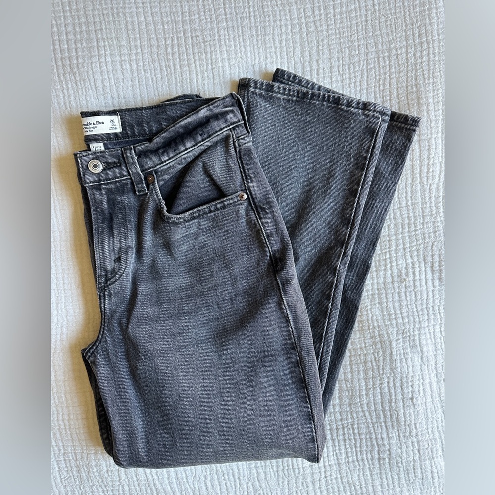 The 90s Straight Mid Rise Jean